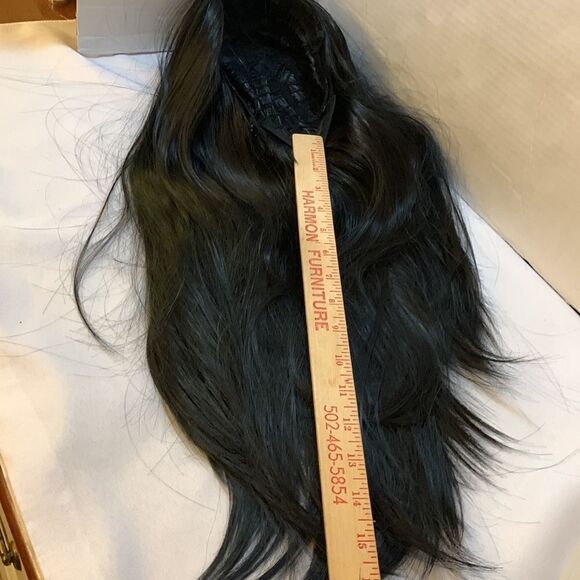 Long black wig. See all photos for desc. - Picture 9 of 9